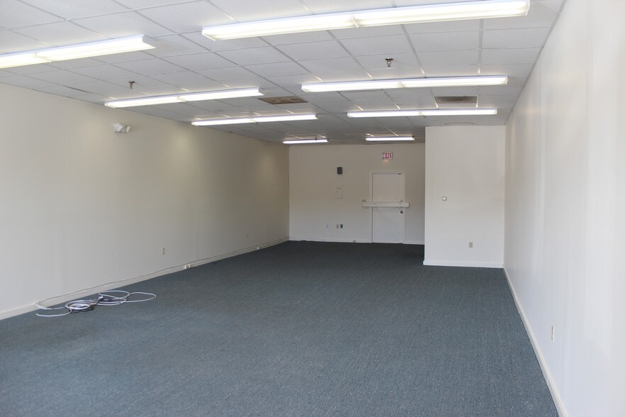 More Photos Of 1638-1662 Falmouth Rd, Centerville Storefront For Lease
