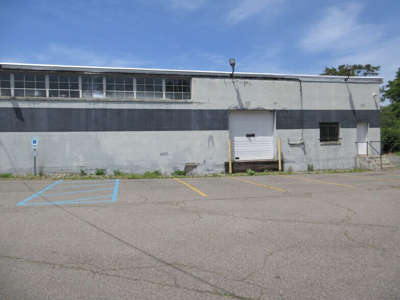 More Photos Of 285 Highland Cross, Rutherford Warehouse For Lease