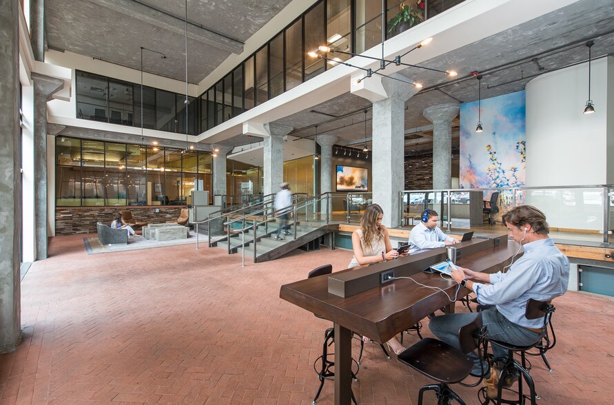More Photos Of 1801 N Lamar St, Dallas Loft Creative Space For Lease