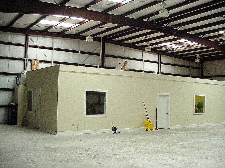 More Photos Of 610 Clear Creek Ave, League City Unknown For Lease