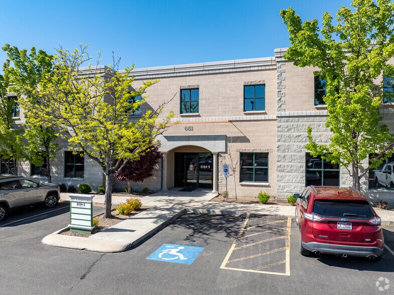 More Photos Of 651 S Stratford Dr, Meridian Office For Lease