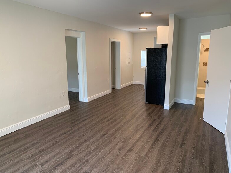 More Photos Of 2331 Hayes St, Hollywood Apartments For Sale