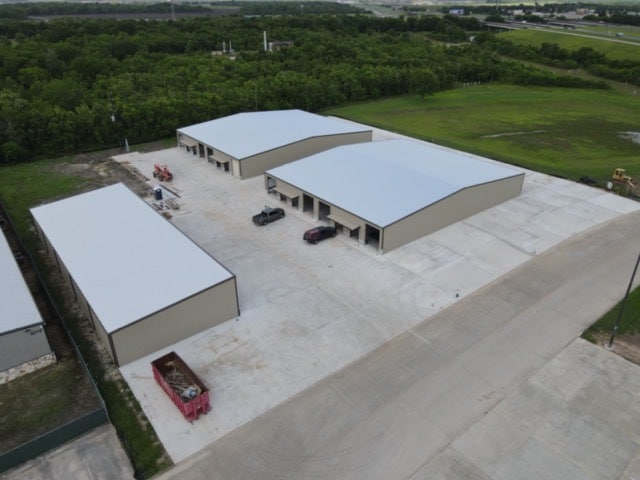More Photos Of 4303-4307 Chance Ln, Rosharon Warehouse For Lease