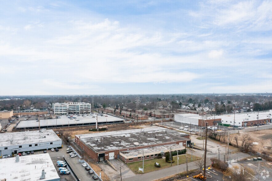More Photos Of 40 Voice Rd, Carle Place Warehouse For Lease