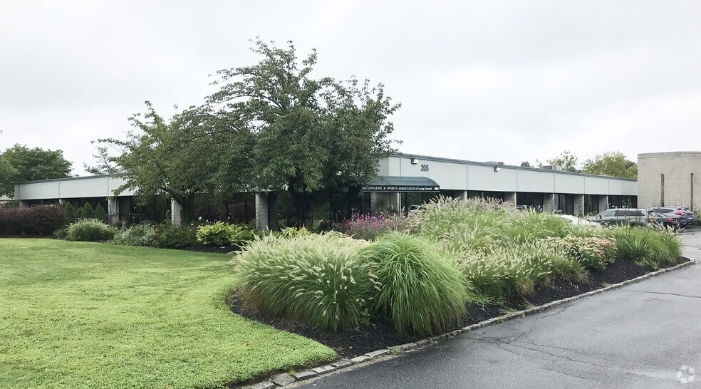 Primary Photo Of 205 Froehlich Farm Blvd, Woodbury Medical For Lease