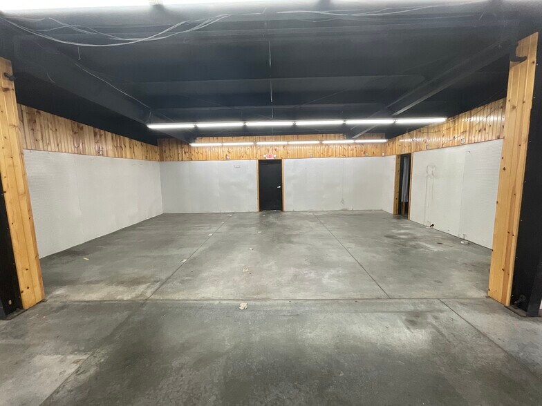 More Photos Of 1031 Appleton Rd, Menasha Industrial For Lease