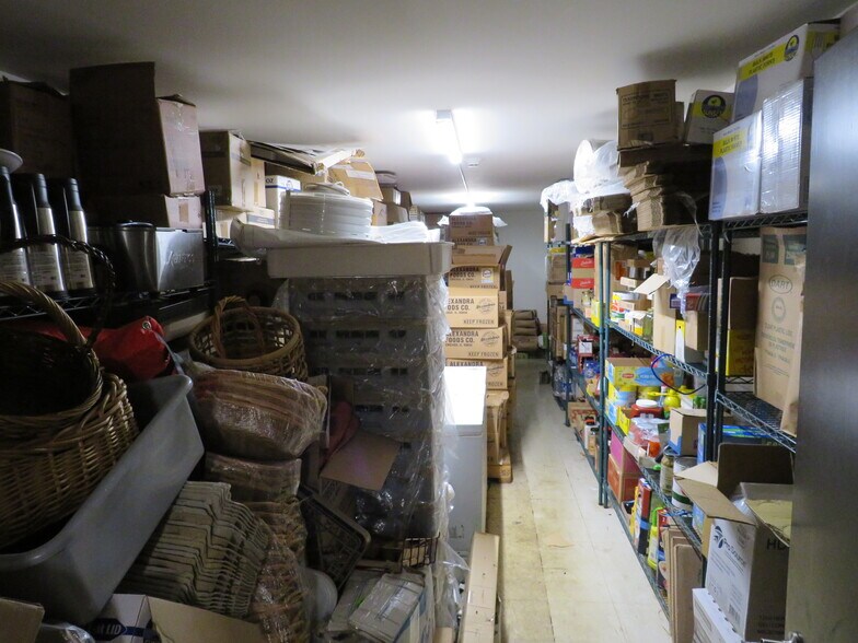 More Photos Of 24725 W Eames St, Channahon Veterinarian Kennel For Sale