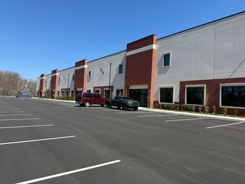 More Photos Of 245 Willow Brook Rd, Freehold Distribution For Lease