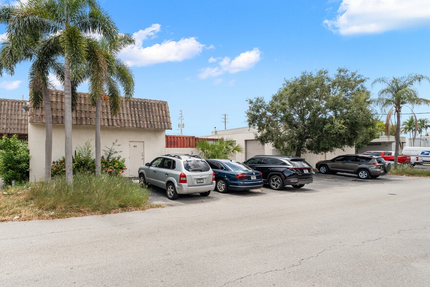 More Photos Of 802 NW 57th Ct, Fort Lauderdale Warehouse For Lease