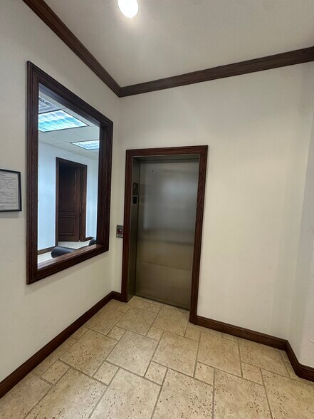 More Photos Of 6628 Bryant Irvin Rd, Fort Worth Office For Sale