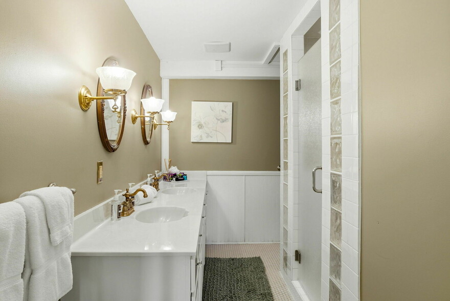More Photos Of 305 River St, Osceola Hospitality For Sale