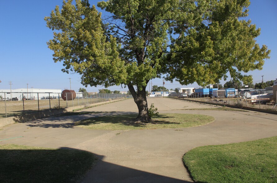 More Photos Of 4310 Oklahoma Ave, Woodward Distribution For Sale