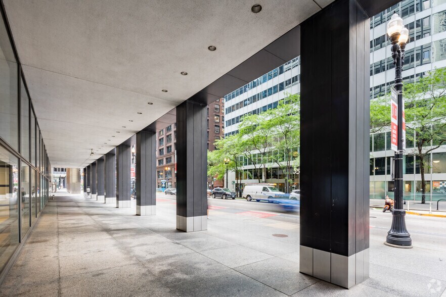 More Photos Of 33 W Monroe St, Chicago Office For Lease
