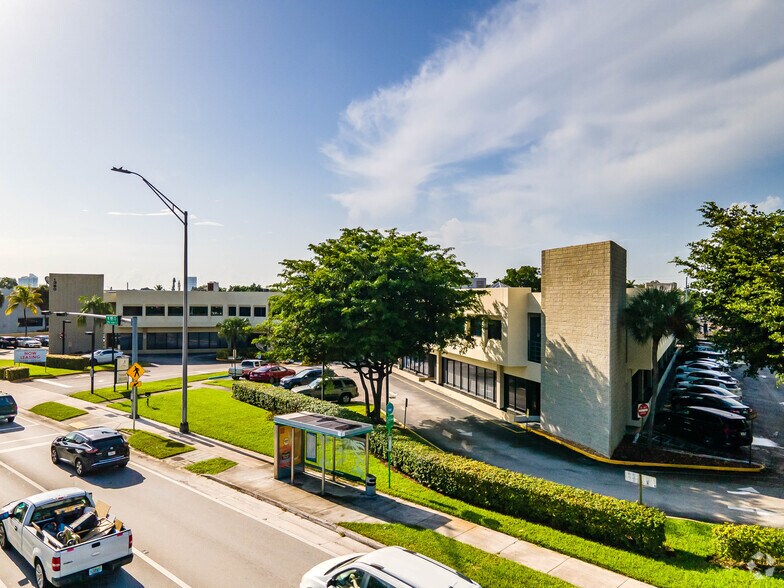 More Photos Of 1380 NE Miami Gardens Dr, North Miami Beach Medical For Lease