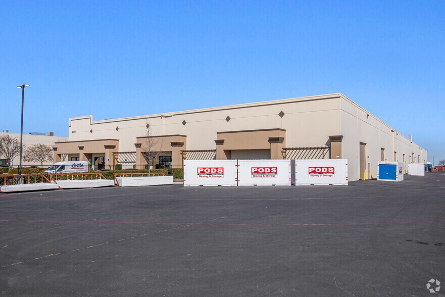 More Photos Of 2301 W Louise Ave, Manteca Distribution For Lease