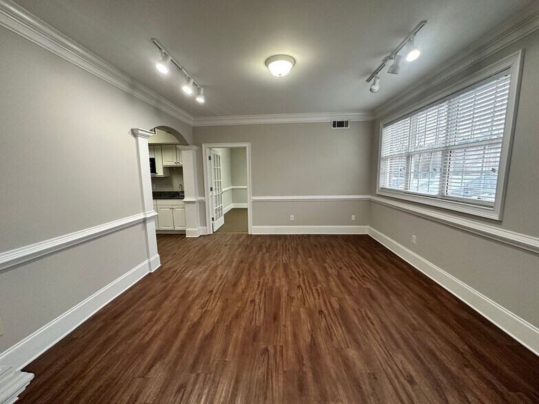 More Photos Of 327 Dahlonega St, Cumming Medical For Sale
