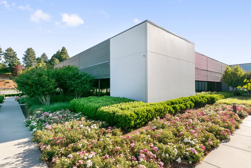 More Photos Of 18105 SE Mill Plain Blvd, Vancouver Showroom For Lease