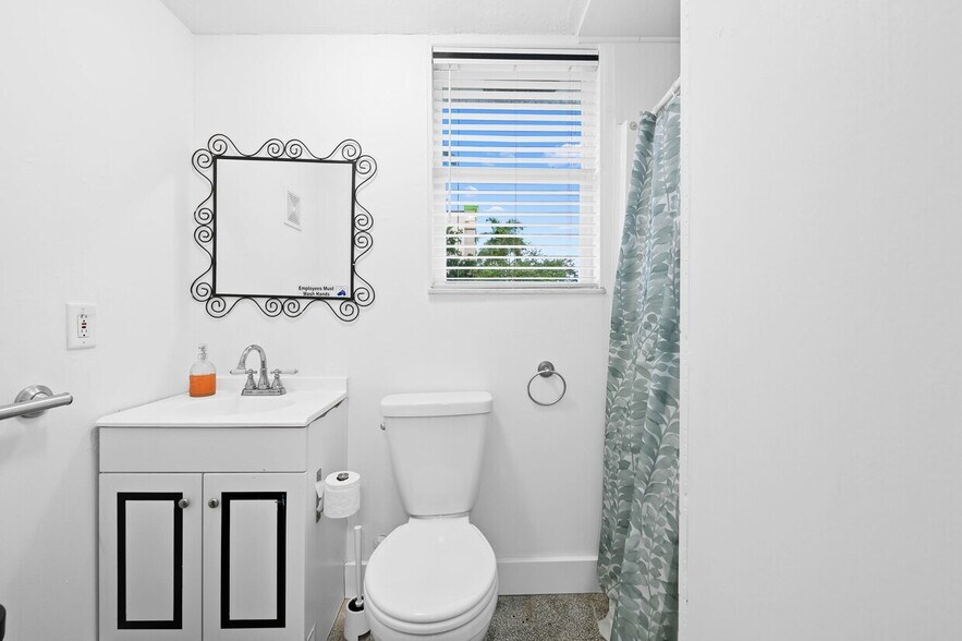 More Photos Of , Fort Lauderdale General Retail For Sale