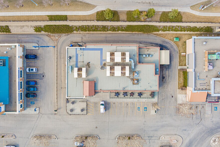 More Photos Of 388 NE Country Hill Blvd, Calgary Restaurant For Lease