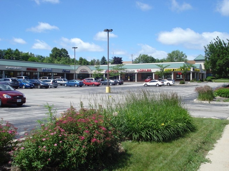 More Photos Of 6801-6917 W Brown Deer Rd, Milwaukee General Retail For Lease