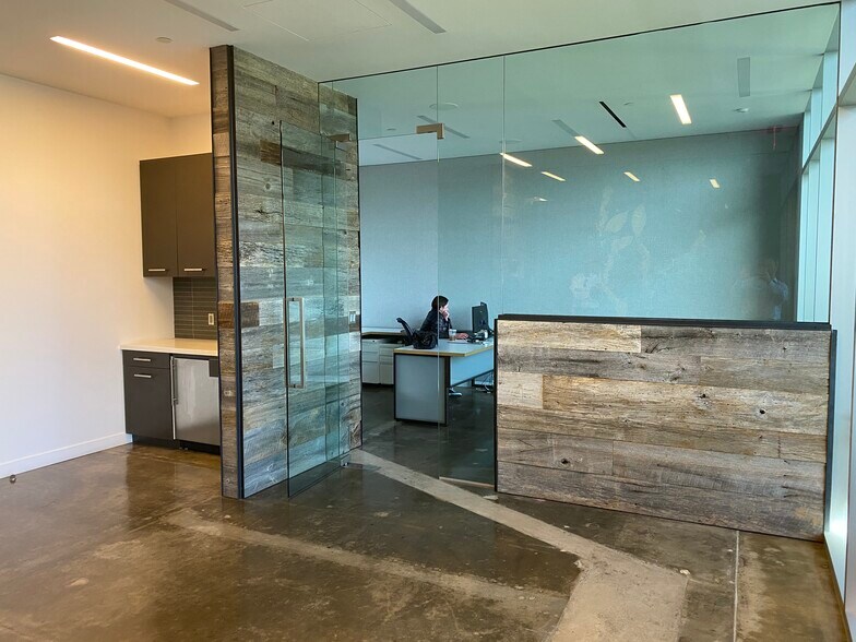 More Photos Of 20310 Plummer St, Chatsworth Manufacturing For Lease