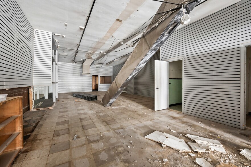 More Photos Of 507 32nd St, Union City Storefront Retail Office For Sale