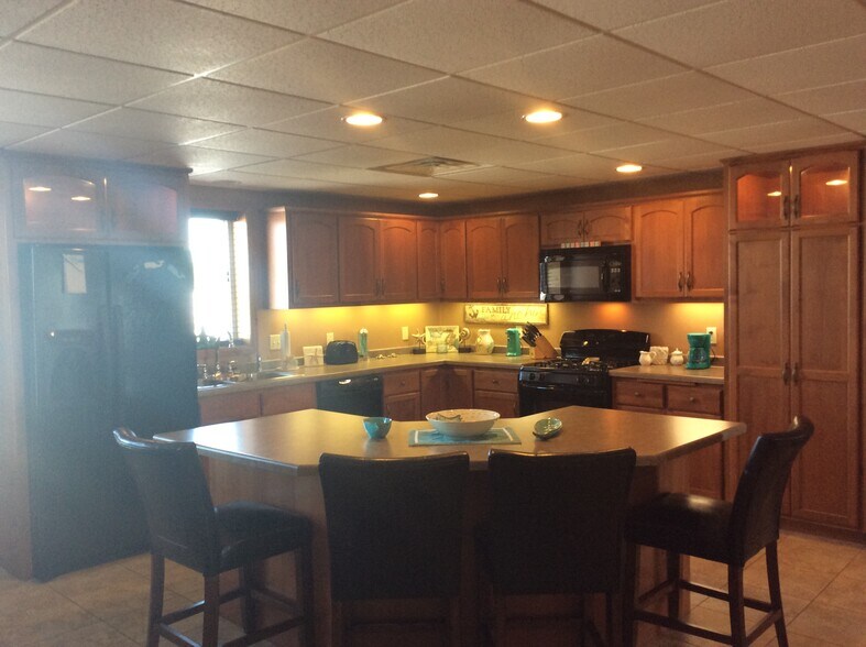 More Photos Of 201 Steele St, Algoma Hotel For Sale
