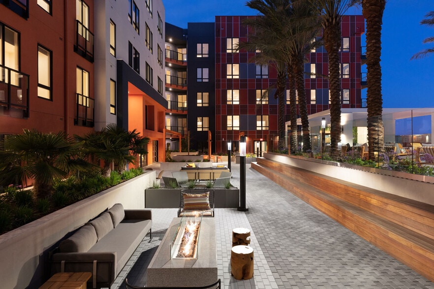 More Photos Of 126 N Rollins Rd, Millbrae Apartments For Lease