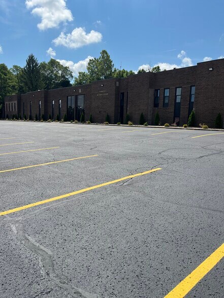 More Photos Of 7505 Sussex Dr, Florence Medical For Lease