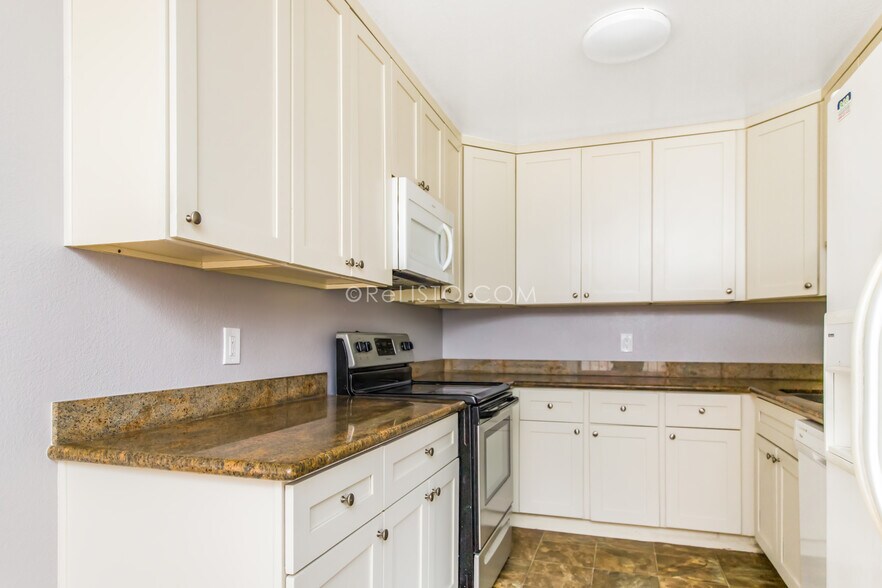 More Photos Of 2105 48th Ave, Oakland Apartments For Sale