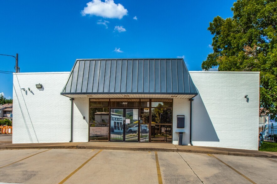 More Photos Of 502 N Haskell Ave, Dallas Office For Sale