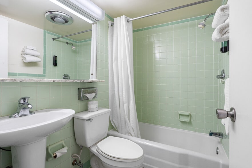 More Photos Of 6920 Motor Inn Dr, Huntingdon Hotel For Sale