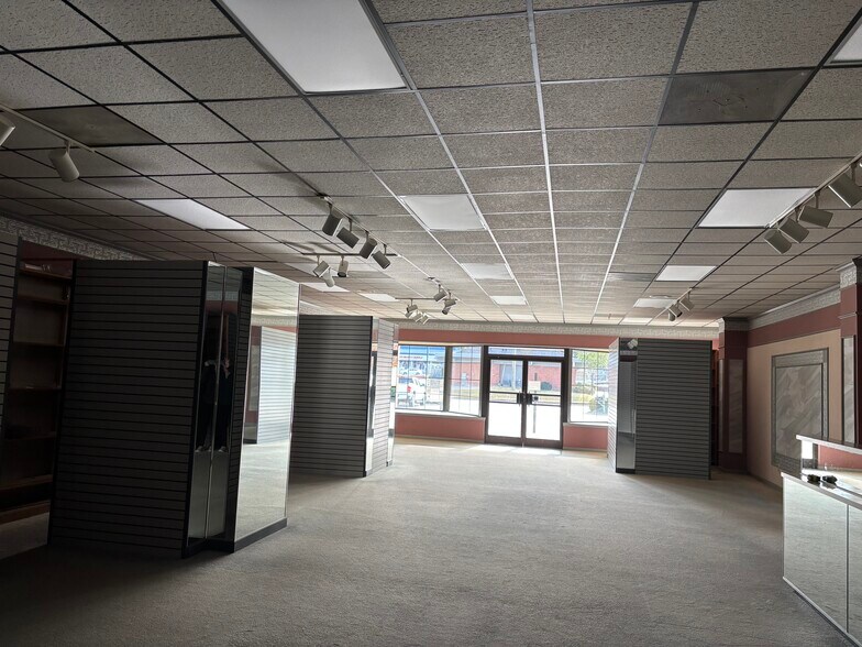 More Photos Of 803 N Madison Blvd, Roxboro General Retail For Lease