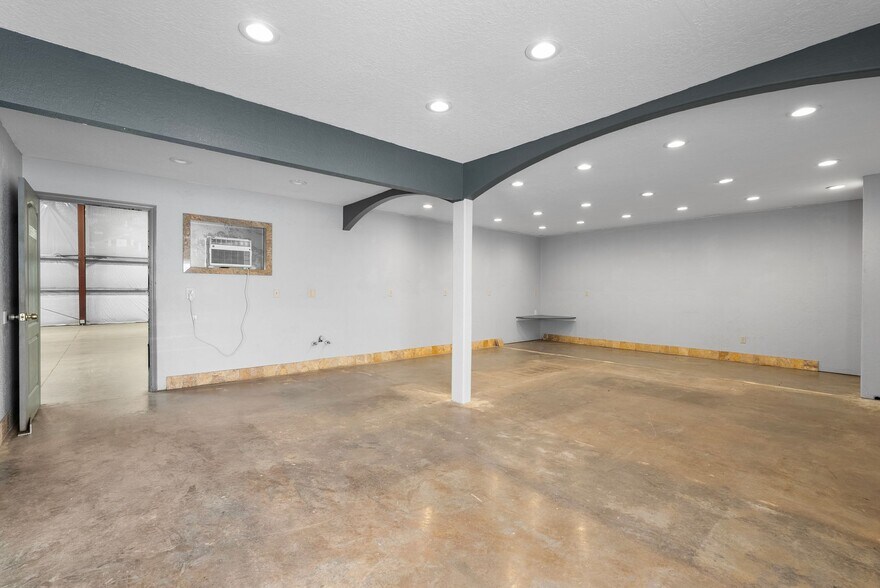 More Photos Of 80 E Wilbur Ave, Coeur d'Alene Service For Lease
