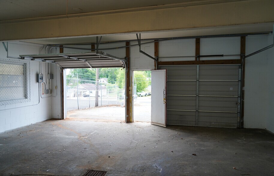 More Photos Of 2012 W Whitner St, Anderson Auto Repair For Sale