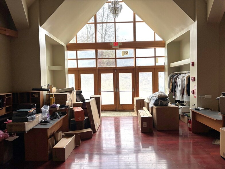 More Photos Of 66 Prokop Rd, Oxford Flex For Sale