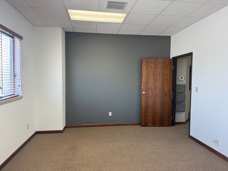 More Photos Of 3109 W 41st St, Sioux Falls Unknown For Lease