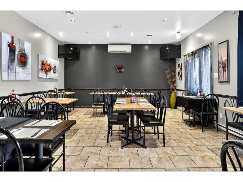 More Photos Of 277 Rue Saint-Joseph, Sainte-martine Restaurant For Sale