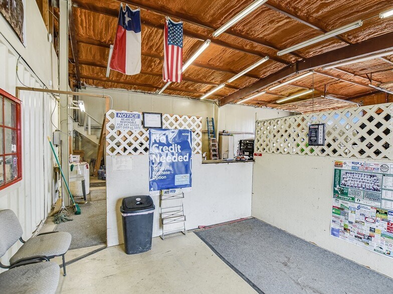 More Photos Of 2791 W State Highway 29, Burnet Auto Repair For Sale