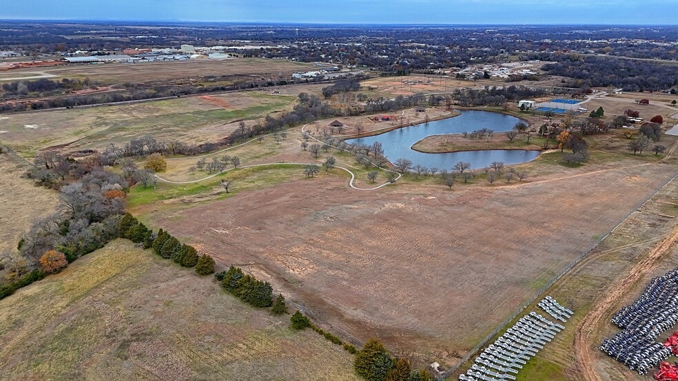 More Photos Of 400 W Martin Luther King Blvd, Duncan Sports And Entertainment For Sale