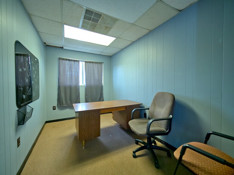 More Photos Of 1451 E Jefferson St, Brooksville Flex For Lease