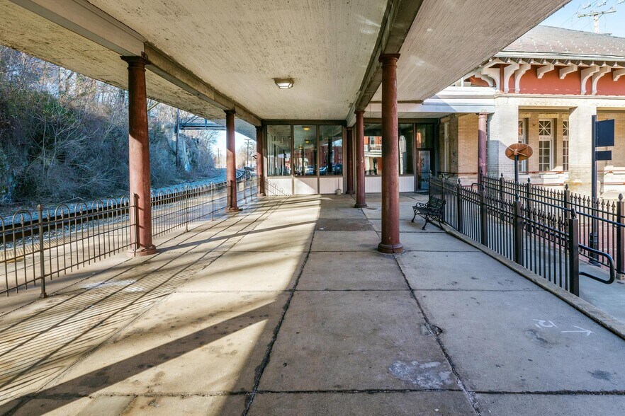 More Photos Of 12 Middlebrook Ave, Staunton Restaurant For Lease