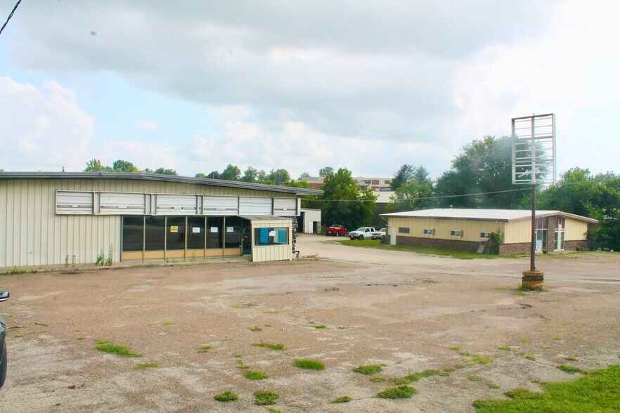 More Photos Of 1709-1713 E 7th St, Atlantic General Retail For Sale