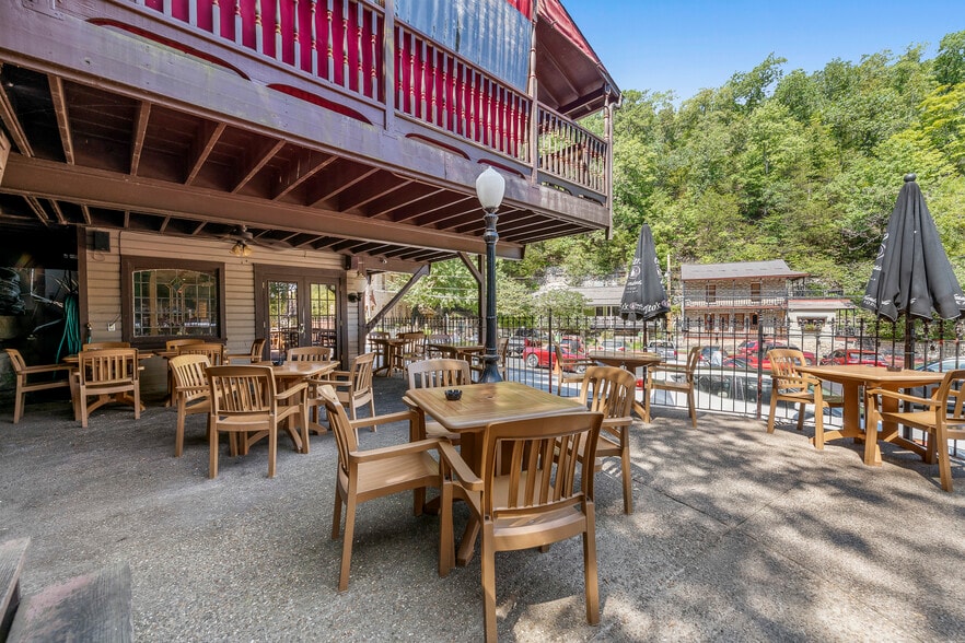 More Photos Of 82 Armstrong St, Eureka Springs Restaurant For Sale