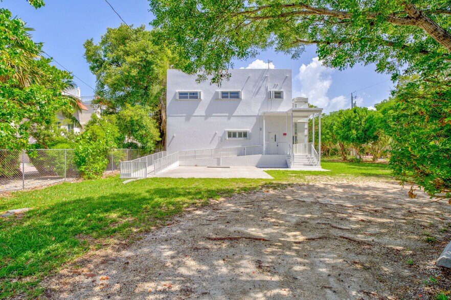 More Photos Of 14 125th Street Gulf, Marathon Office Residential For Sale