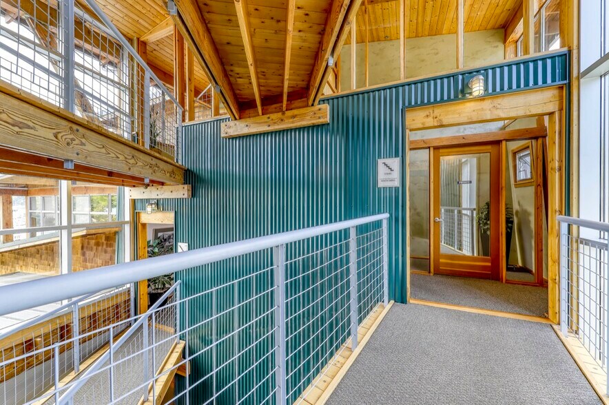 More Photos Of 175 Parfitt Way, Bainbridge Island Office For Sale