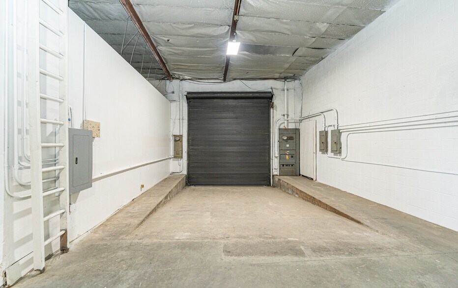More Photos Of 934 Avila St, Los Angeles Warehouse For Lease