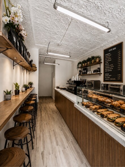 More Photos Of 1434 Astoria Blvd, Astoria Storefront Retail Residential For Lease