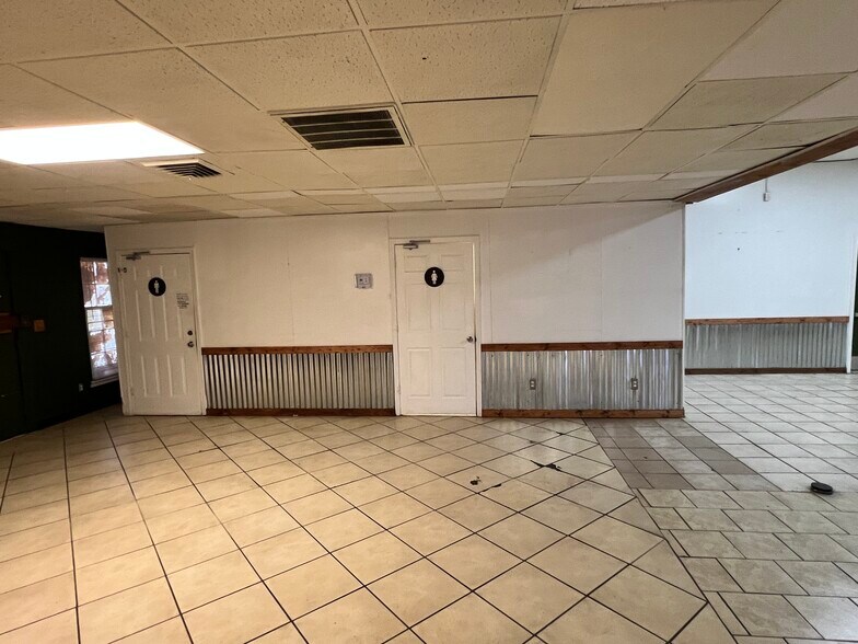 More Photos Of 612 Slater St, Kings Mountain Flex For Lease