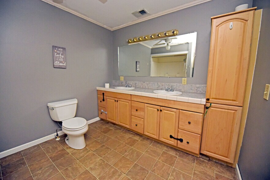 More Photos Of 10 Deer Crossing Trl, Blairsville Office For Lease